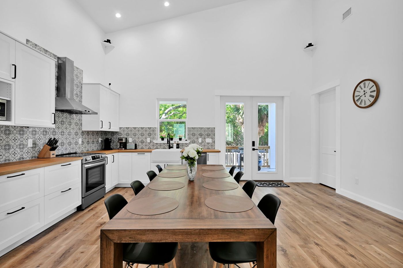 Great room, kitchen, vaulted ceilings