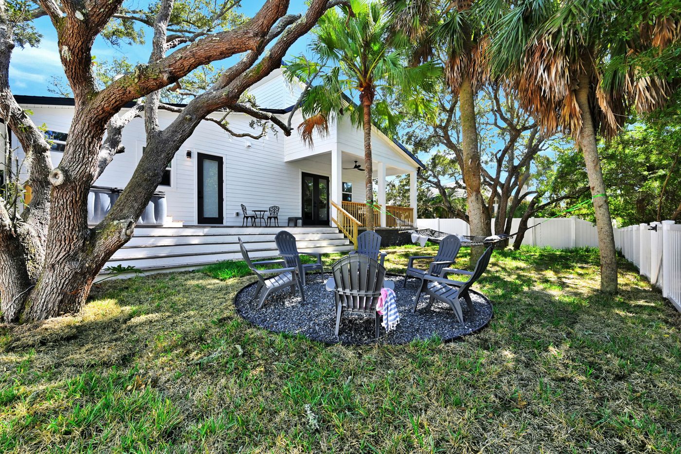 Covered veranda, hot tub, fire pit